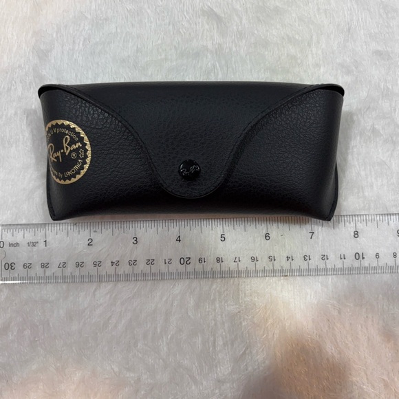 🕶️ Ray-Ban Black Case with Velvet Interior  🕶️ - Picture 2 of 5
